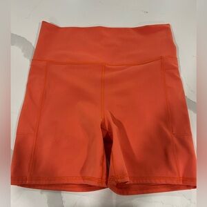 VUORI studio pocket shorts in grapefruit 
Size Medium
